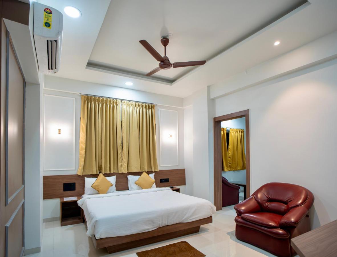 Hotel Oberon Solapur Exterior foto