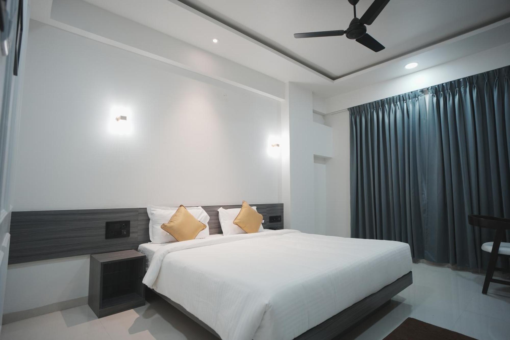 Hotel Oberon Solapur Exterior foto